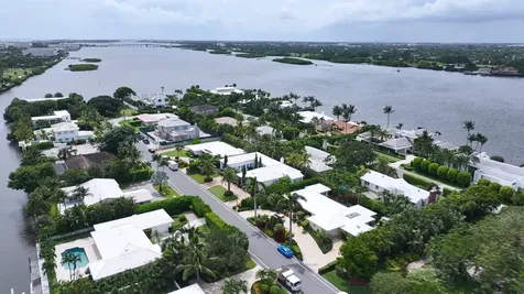 2258 E Ibis Isle Road Road E Palm Beach FL 33480