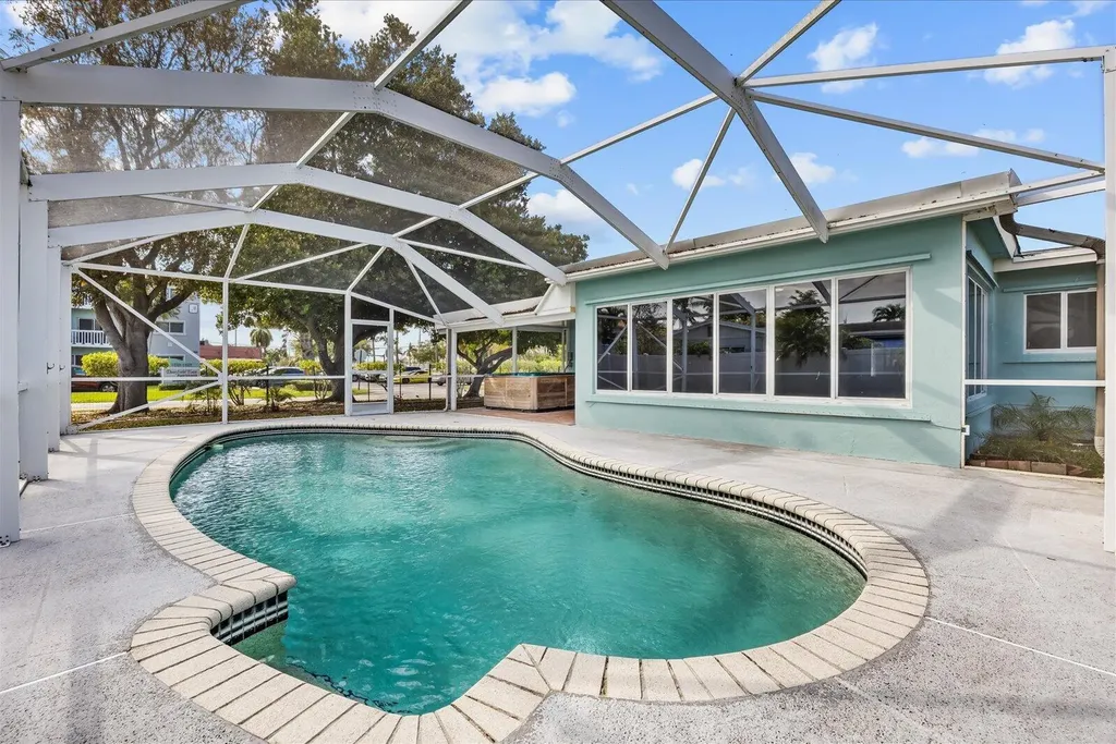 800 SE 13th Court Deerfield Beach FL 33441