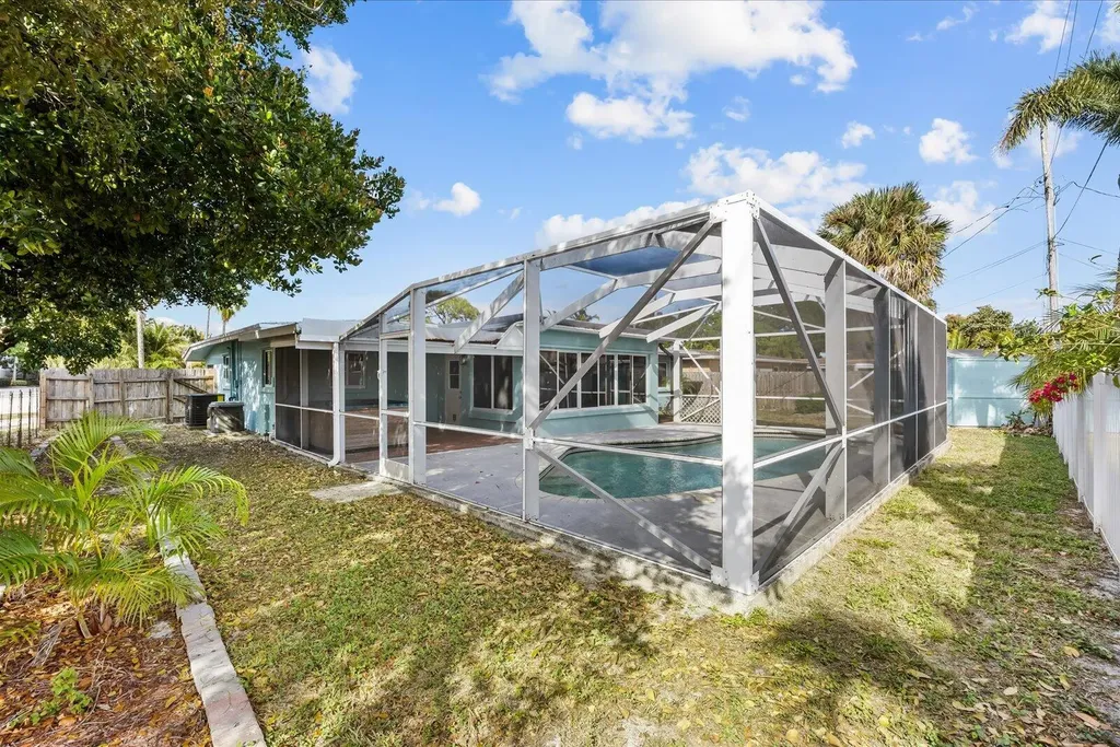 800 SE 13th Court Deerfield Beach FL 33441