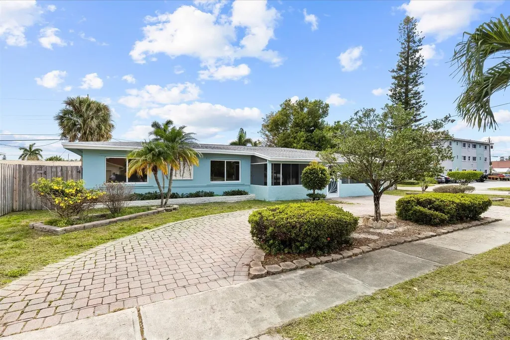 800 SE 13th Court Deerfield Beach FL 33441