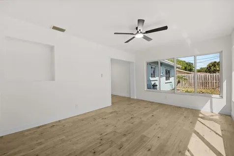 800 SE 13th Court Deerfield Beach FL 33441
