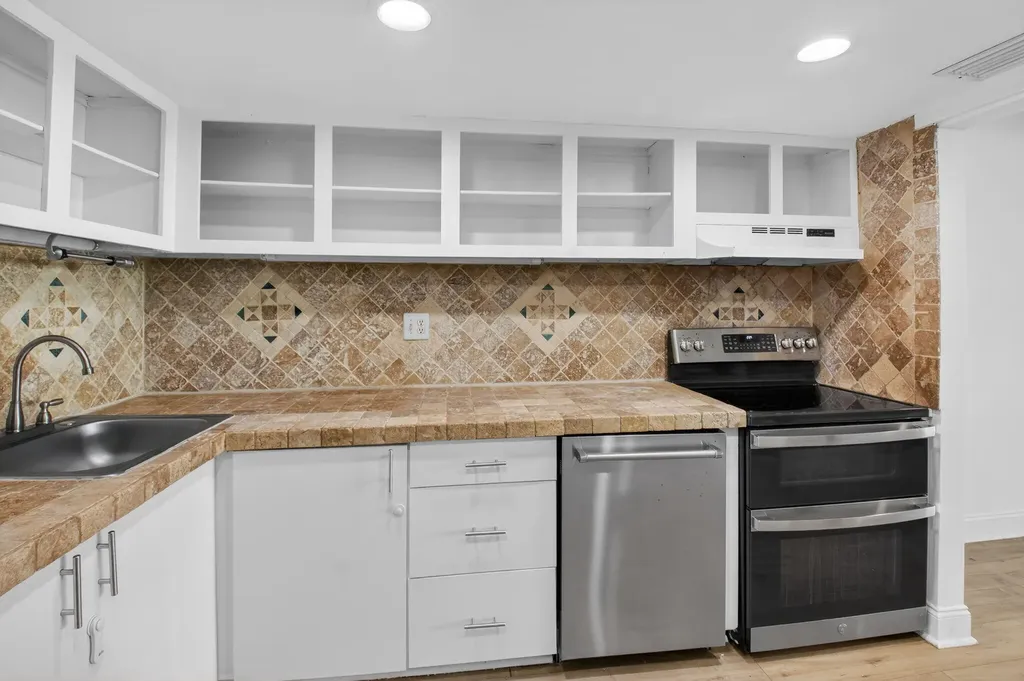 4761 NW 2nd Avenue Boca Raton FL 33431