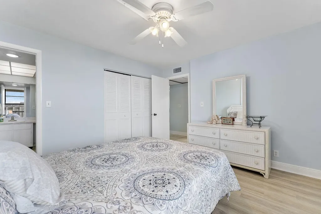 8 N Royal Palm Way Boca Raton FL 33432