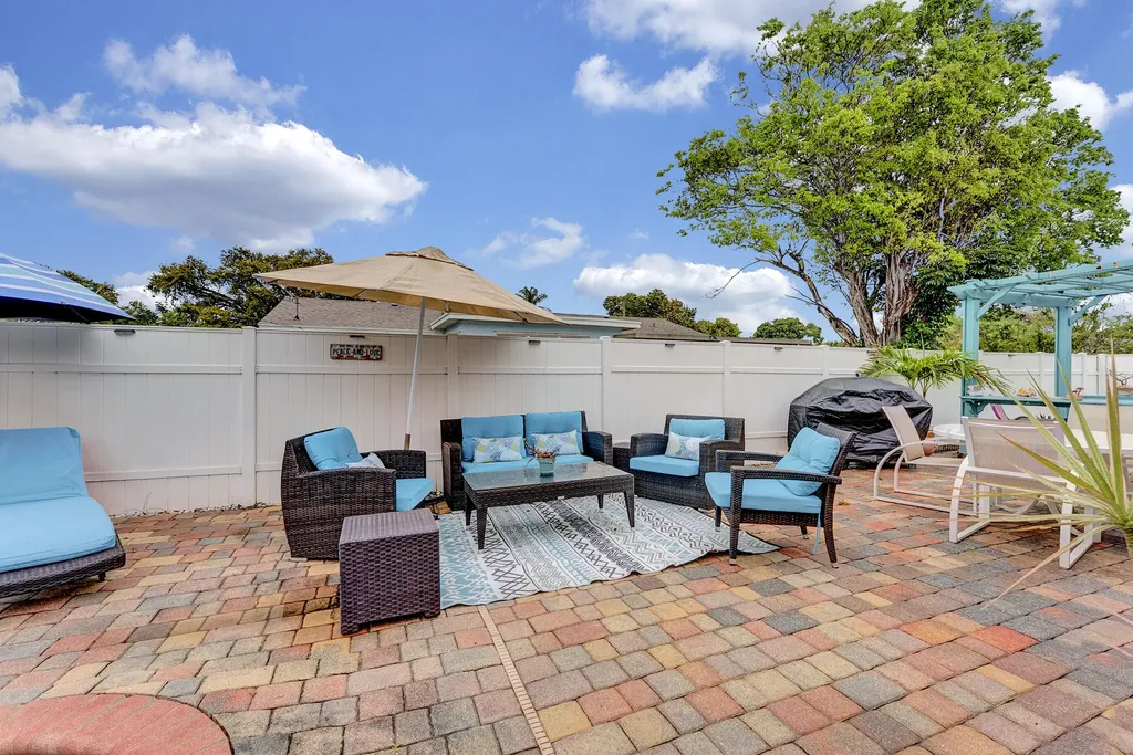 661 Eagle Circle Delray Beach FL 33444