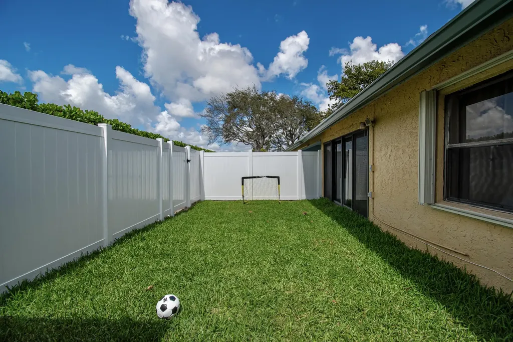 22163 Thomas Terrace Boca Raton FL 33433