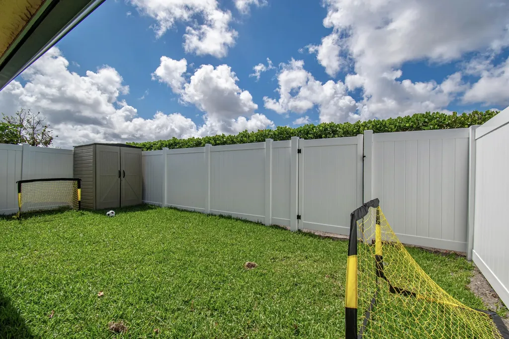 22163 Thomas Terrace Boca Raton FL 33433
