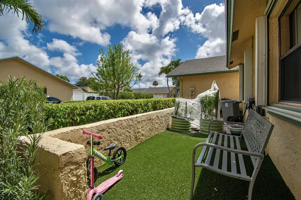 22163 Thomas Terrace Boca Raton FL 33433