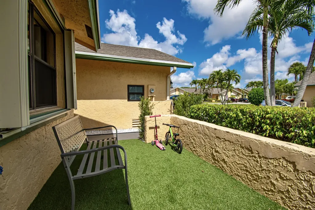 22163 Thomas Terrace Boca Raton FL 33433
