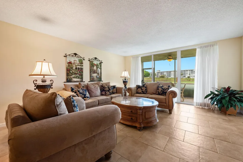 2651 S Palm Aire Drive Pompano Beach FL 33069