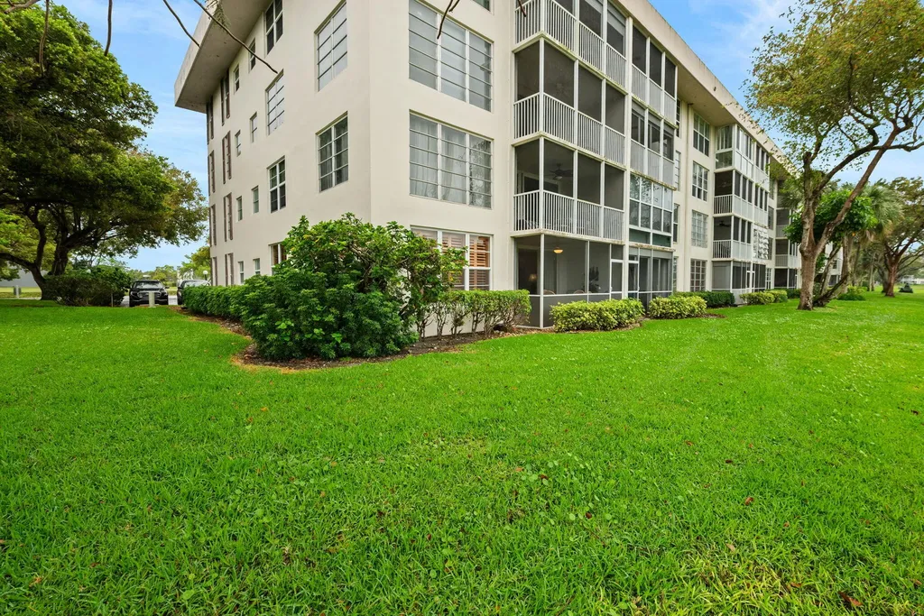 2651 S Palm Aire Drive Pompano Beach FL 33069
