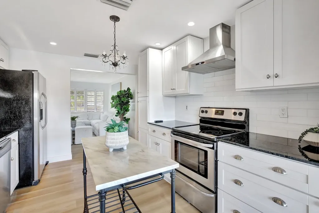 3019 N 57th Drive Hollywood FL 33021