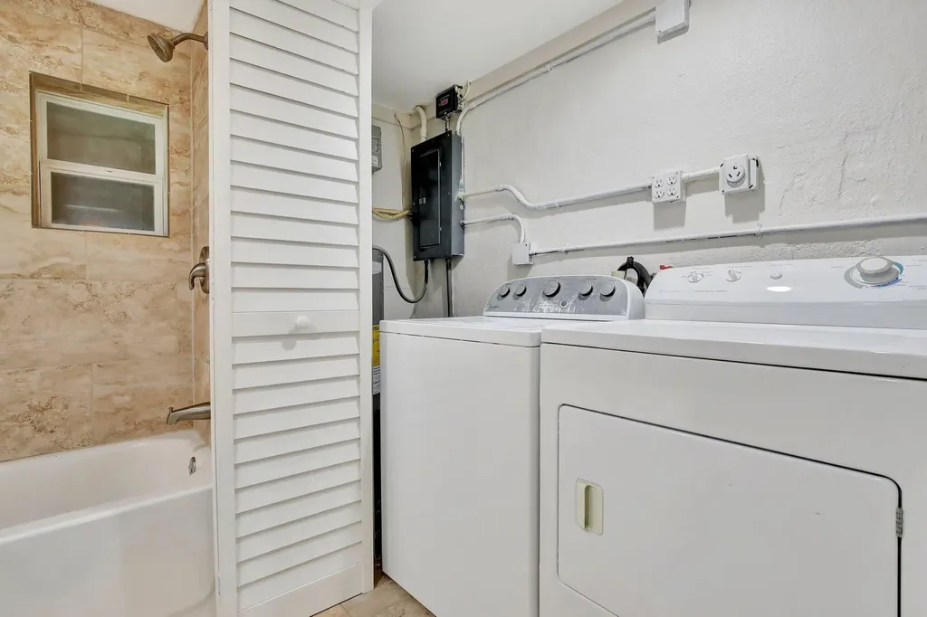 3019 N 57th Drive Hollywood FL 33021