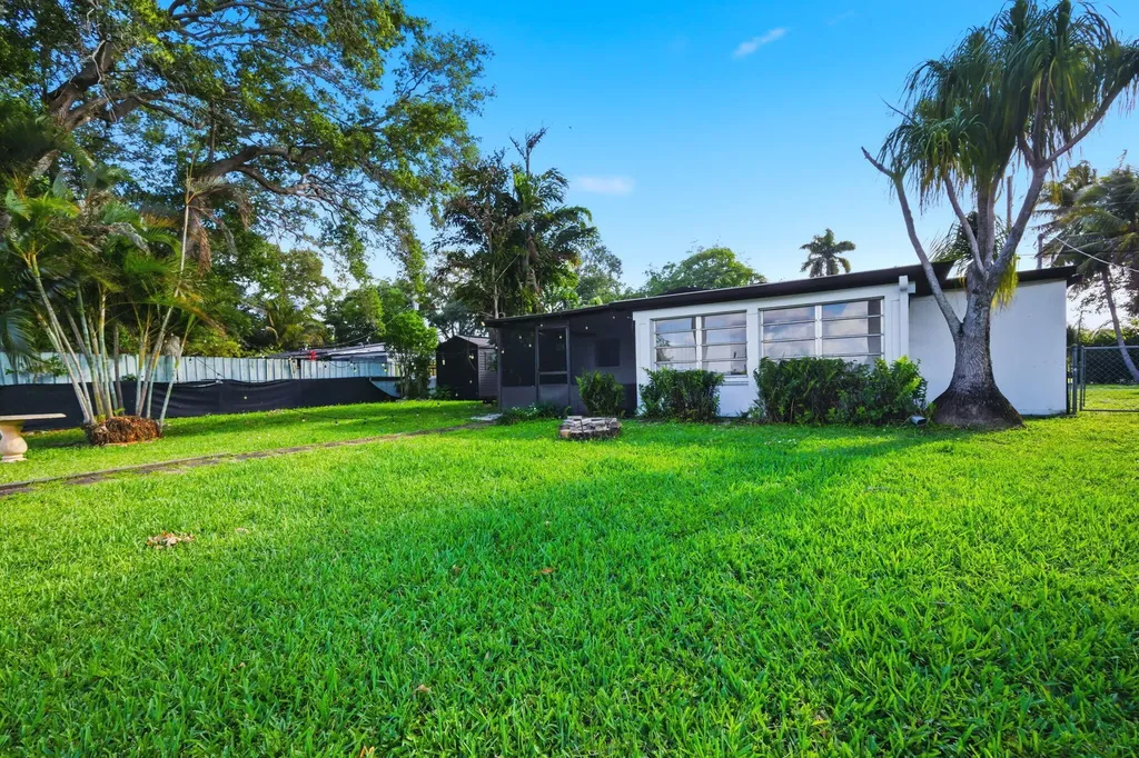 3019 N 57th Drive Hollywood FL 33021