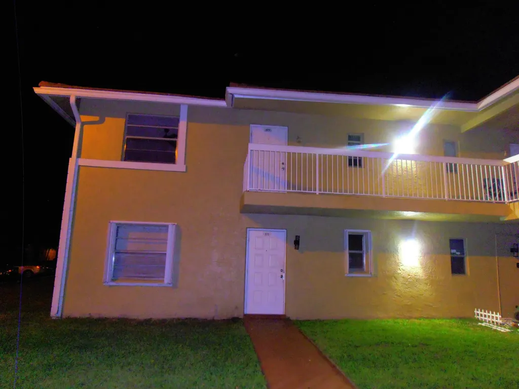 877 Twin Lakes Drive Coral Springs FL 33071