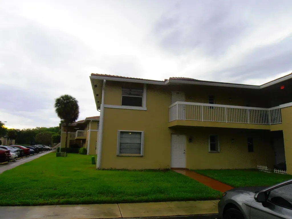 877 Twin Lakes Drive Coral Springs FL 33071