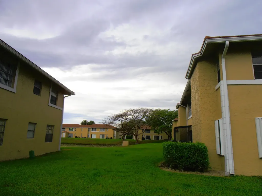 877 Twin Lakes Drive Coral Springs FL 33071