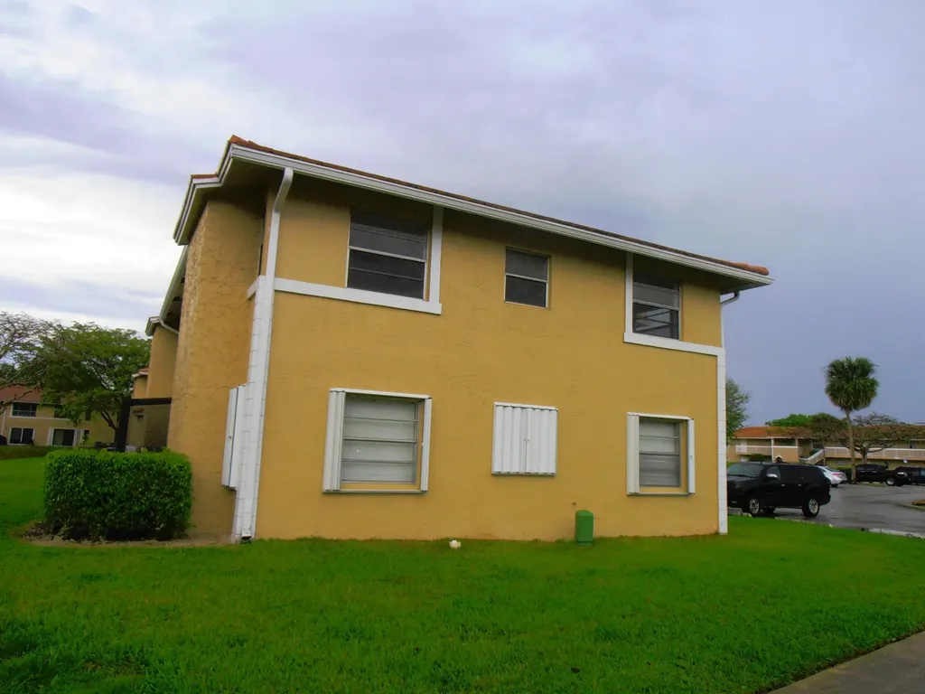 877 Twin Lakes Drive Coral Springs FL 33071
