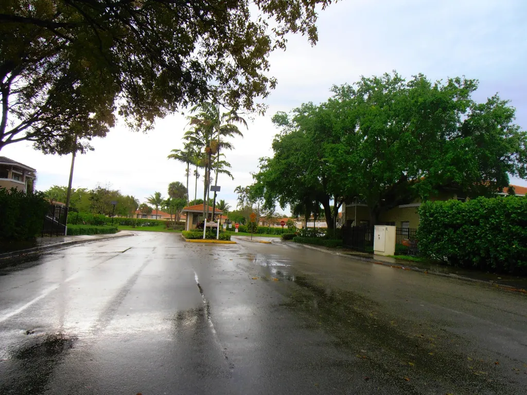877 Twin Lakes Drive Coral Springs FL 33071
