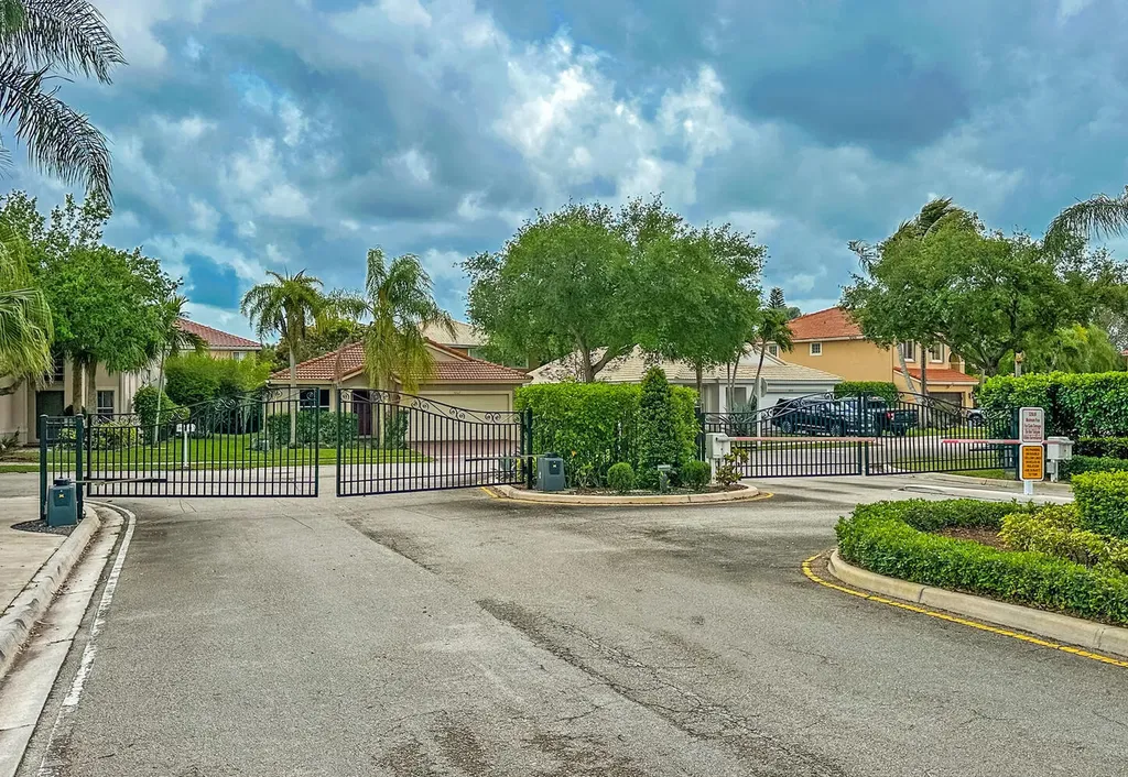5049 NW 121st Drive Coral Springs FL 33076