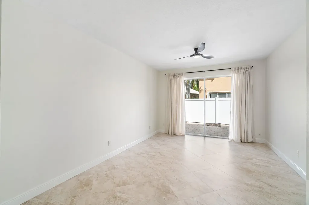 10889 Tamoron Lane Boca Raton FL 33498