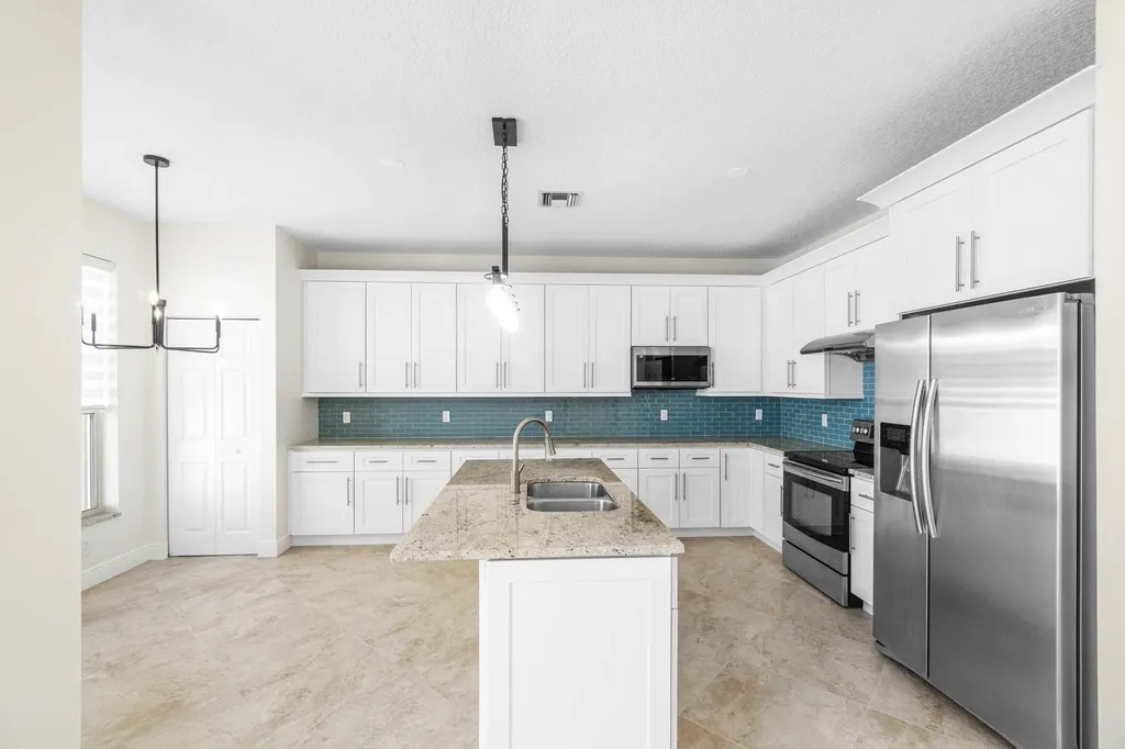 10889 Tamoron Lane Boca Raton FL 33498