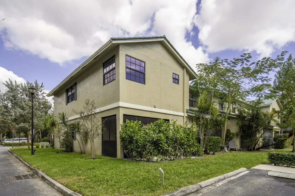 576 Westree Lane Plantation FL 33324