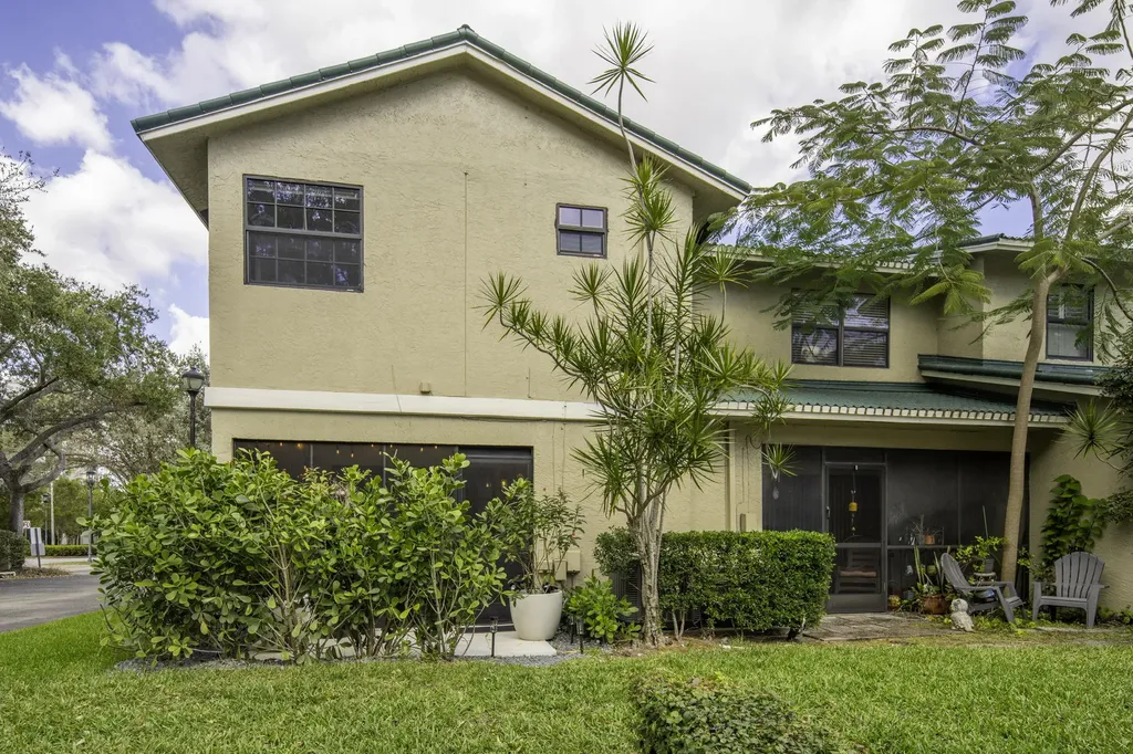 576 Westree Lane Plantation FL 33324