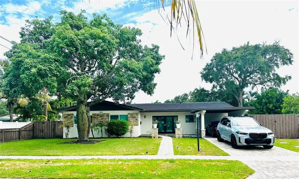 924 SW 11th Street Boca Raton FL 33486