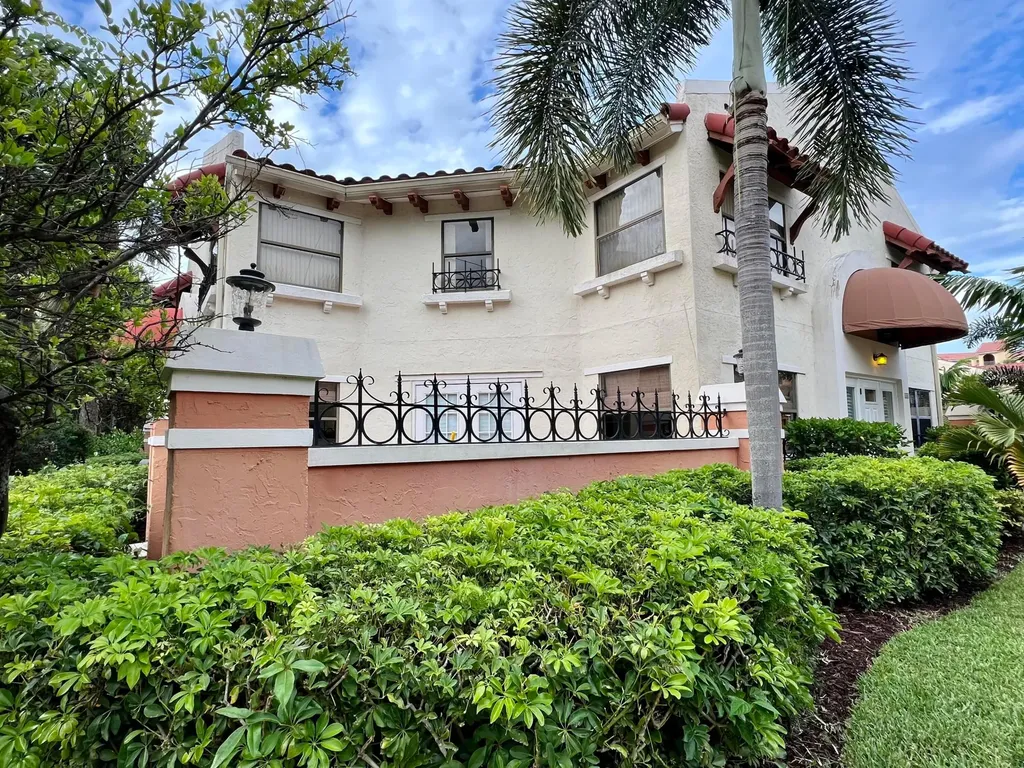 13 Uno Lago Drive Juno Beach FL 33408