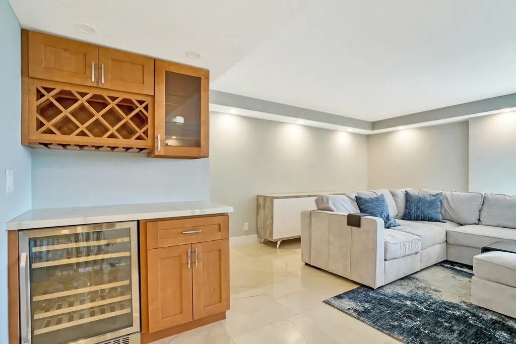 77 S Birch Road Fort Lauderdale FL 33316