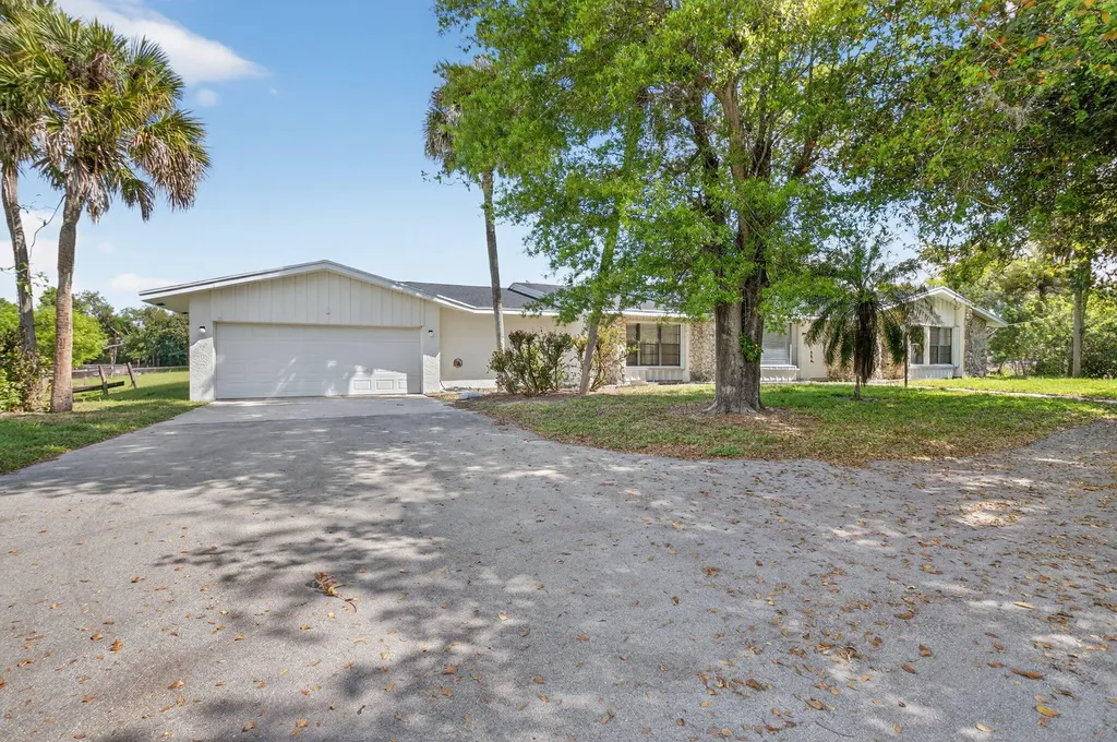 10157 La Reina Road Delray Beach FL 33446