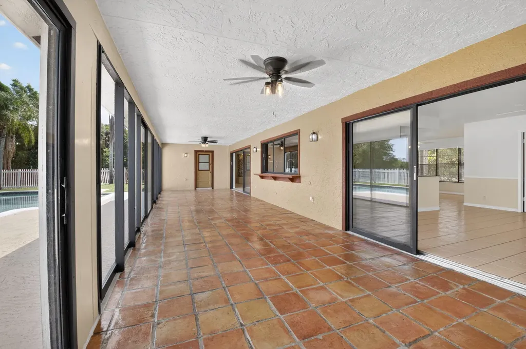 10157 La Reina Road Delray Beach FL 33446