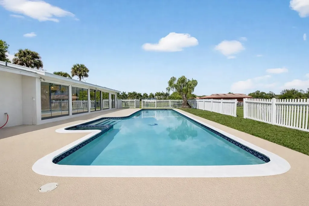 10157 La Reina Road Delray Beach FL 33446