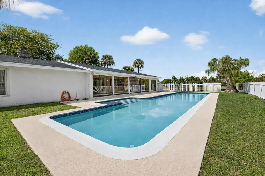 10157 La Reina Road Delray Beach FL 33446