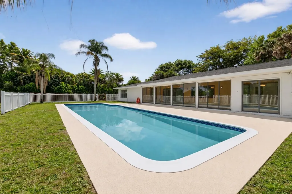 10157 La Reina Road Delray Beach FL 33446