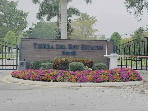 10157 La Reina Road Delray Beach FL 33446