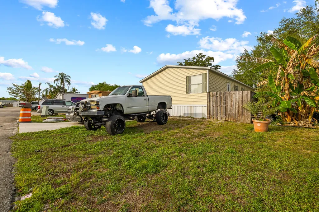 23018 Atlantic Circle Boca Raton FL 33428