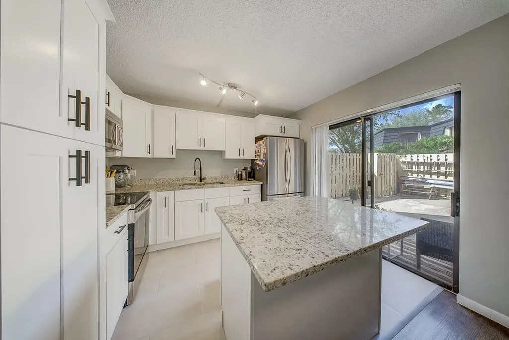 187 Woodland Road Palm Springs FL 33461
