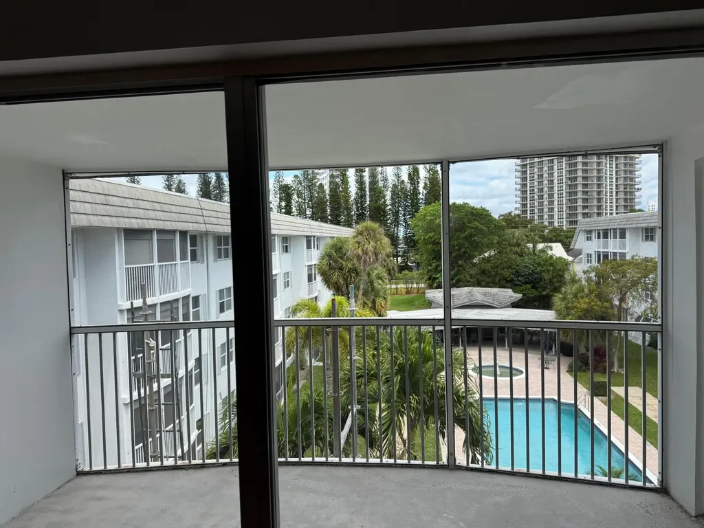 800 E Camino Boca Raton FL 33432