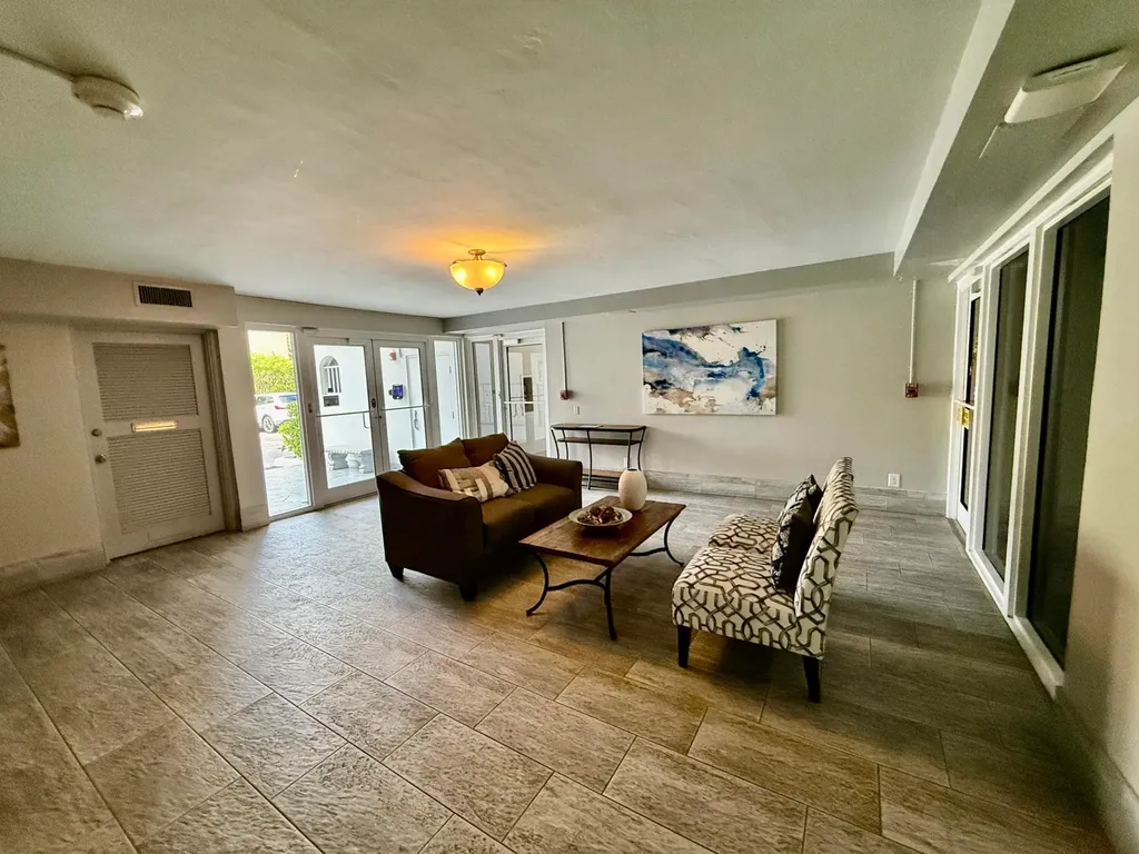 800 E Camino Boca Raton FL 33432