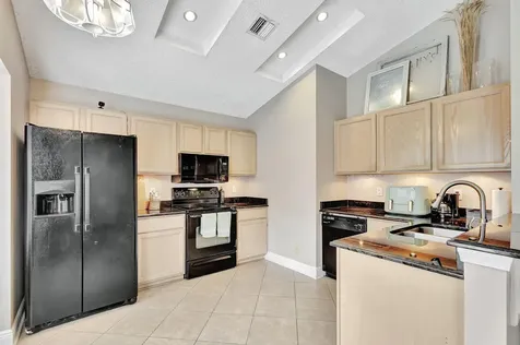 328 Hammocks Trail Greenacres FL 33413