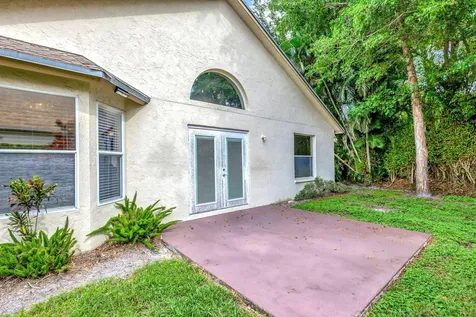 328 Hammocks Trail Greenacres FL 33413