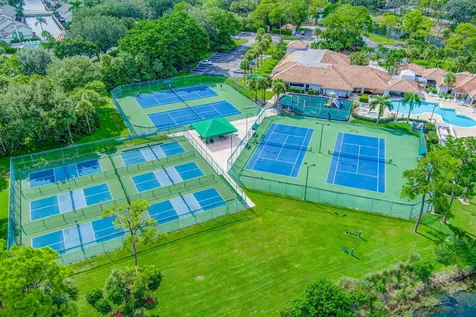 328 Hammocks Trail Greenacres FL 33413