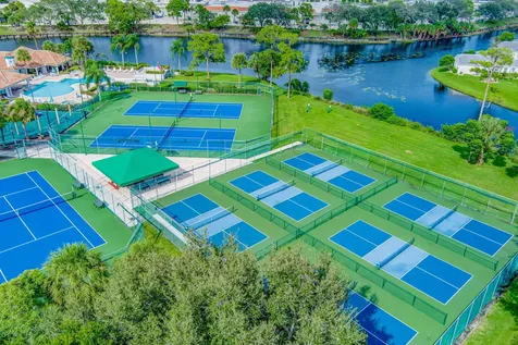 328 Hammocks Trail Greenacres FL 33413