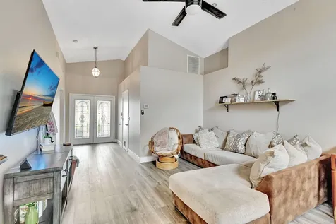 328 Hammocks Trail Greenacres FL 33413