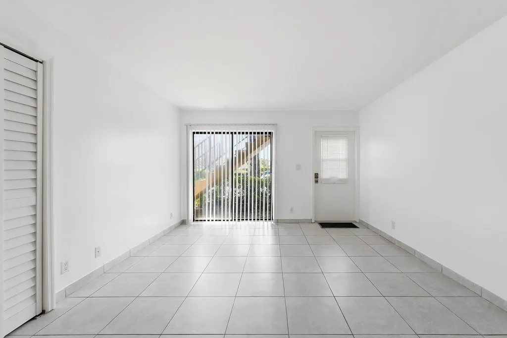 2671 Riverside Drive Coral Springs FL 33065