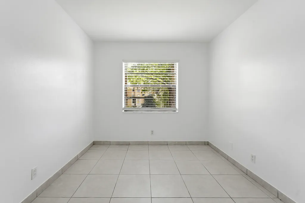 2671 Riverside Drive Coral Springs FL 33065
