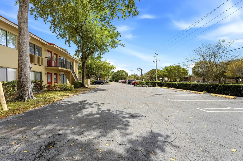 2671 Riverside Drive Coral Springs FL 33065