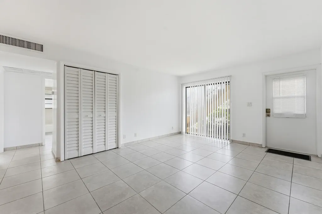 2671 Riverside Drive Coral Springs FL 33065