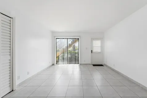 2671 Riverside Drive Coral Springs FL 33065
